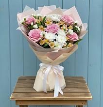 Букет цветов из:  Гвоздики, Орхидеи и Розы #REPLACE_PRED# Снегирях