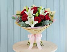 Букет цветов из:  Лилии и Розы в Снегирях
