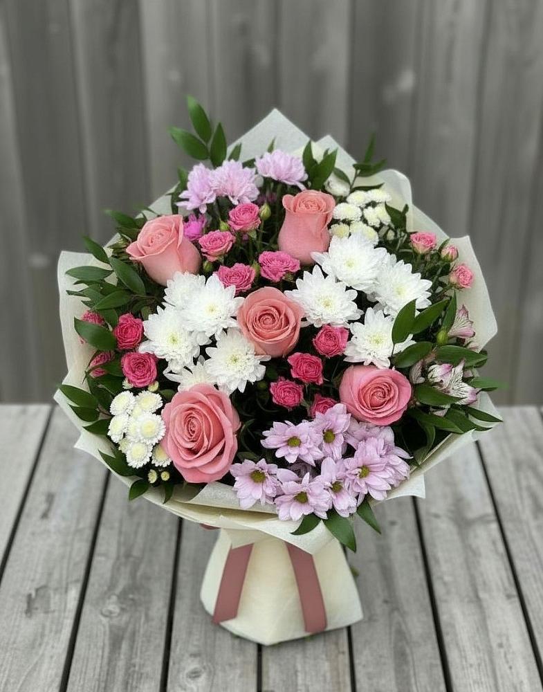 Букет цветов из: Альстромерии, Гвоздики, Розы и Хризантемы в Снегирях