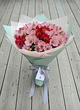 Букет цветов из:  Альстромерии в Снегирях