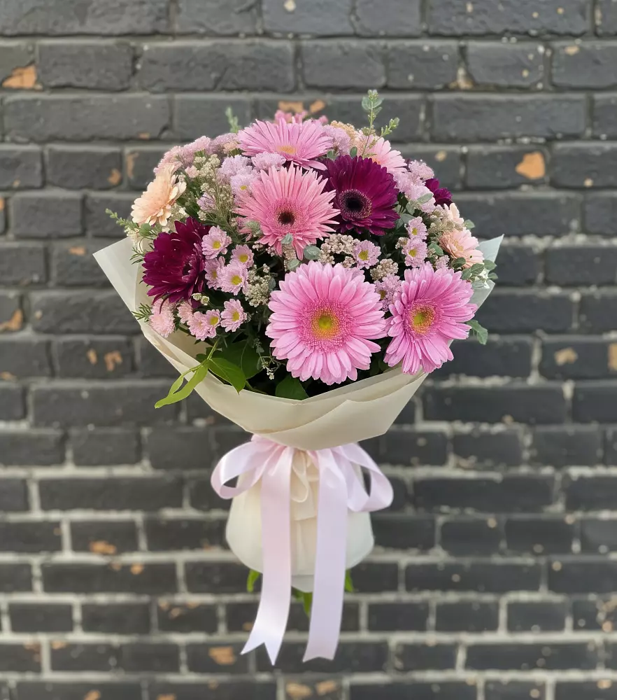 Букет цветов из: Герберы и Хризантемы в Снегирях
