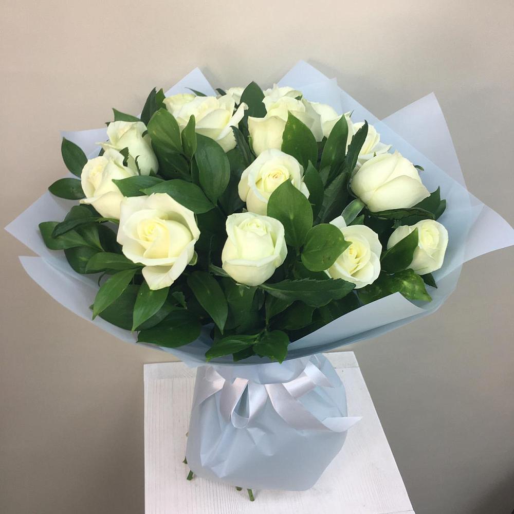 Букет 15 Белых роз Проуд в Снегирях