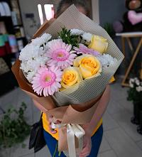 Букет цветов из:  Герберы, Розы и Хризантемы в Снегирях