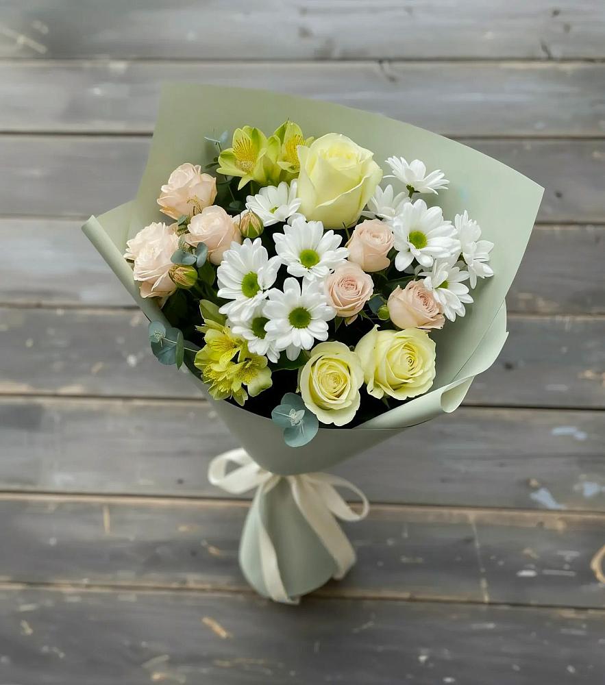 Букет цветов из: Альстромерии, Розы и Хризантемы в Снегирях