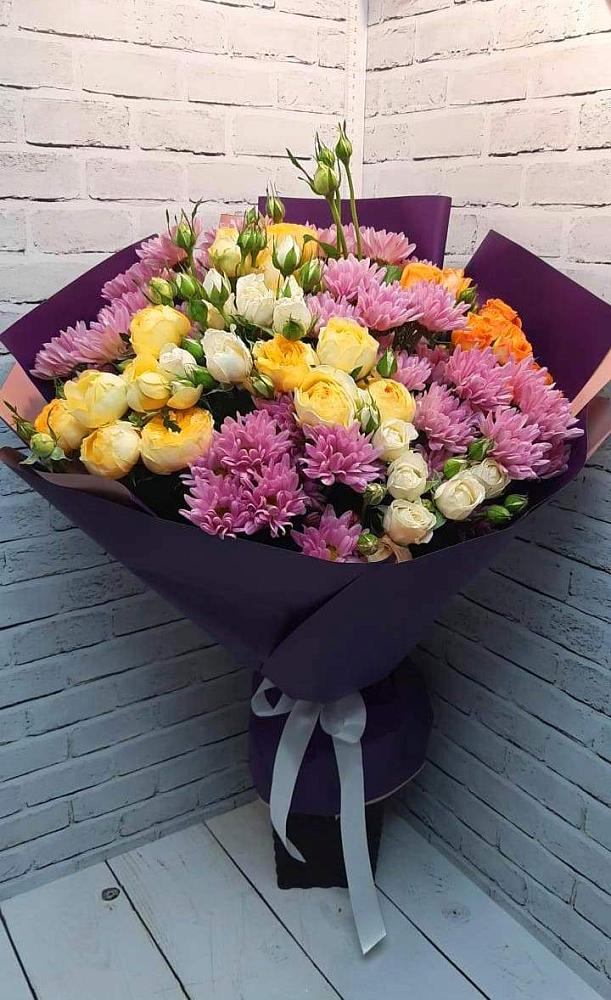 Букет цветов из: Хризантемы и Розы в Снегирях
