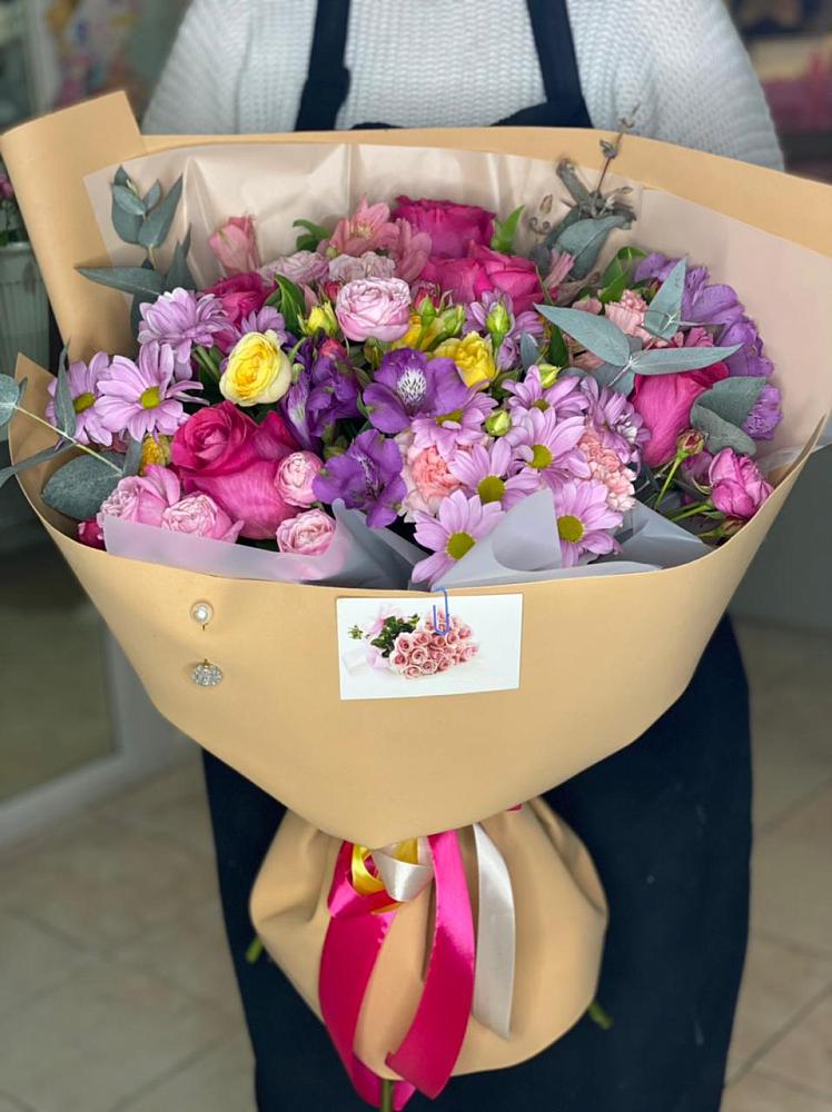 Букет цветов из: Хризантемы, Гвоздики и Альстромерии в Снегирях