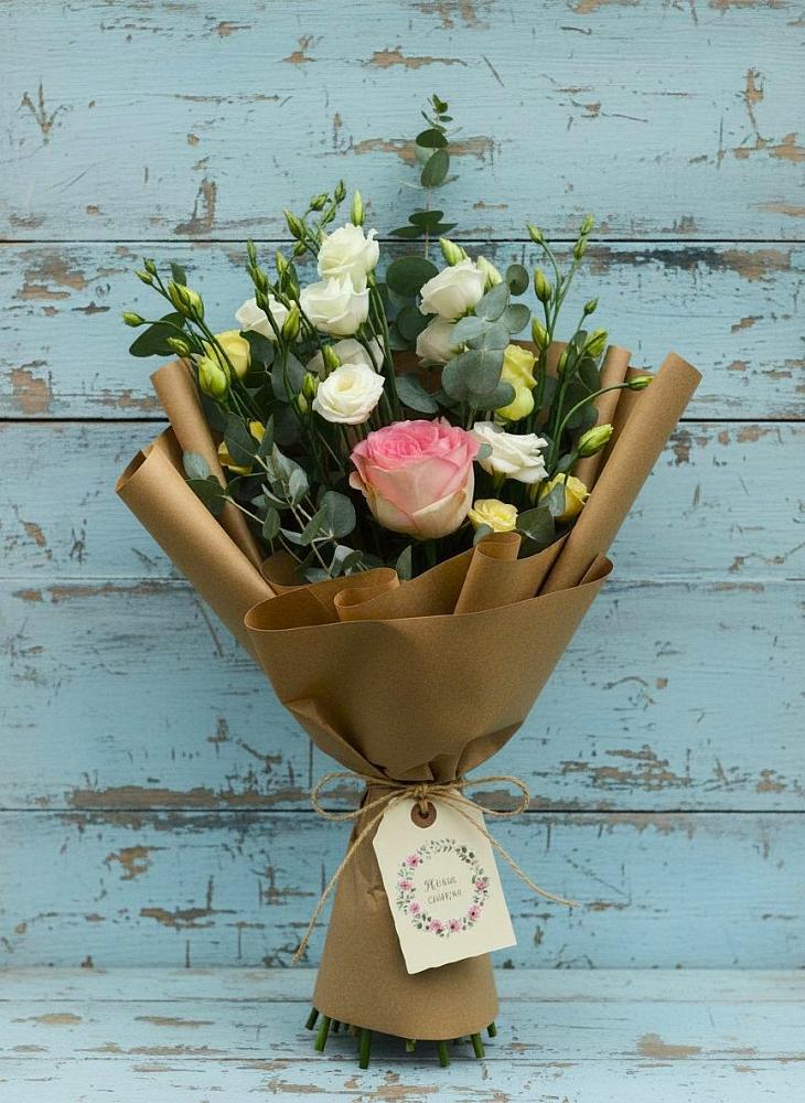 Букет цветов из: Розы и Лизиантусы в Снегирях