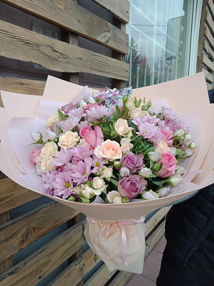 Букет цветов из: Розы и Хризантемы в Снегирях