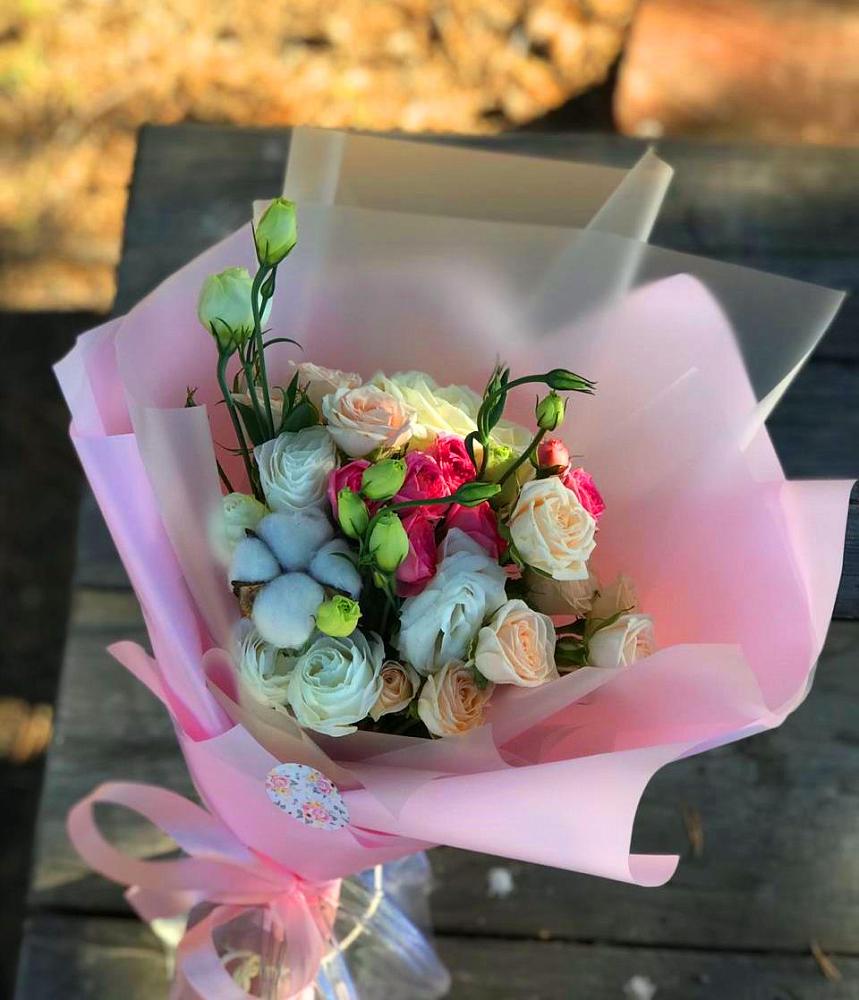 Букет цветов из: Розы и Лизиантусы в Снегирях