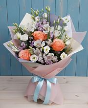 Букет цветов из:  Лизиантусы, Розы, Альстромерии и Гипсофила в Снегирях