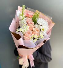 Букет цветов из:  Хризантемы и Розы в Снегирях