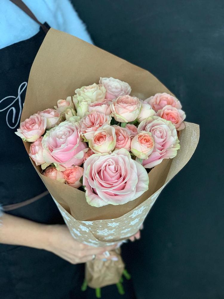 Букет цветов из: Хризантемы и Розы в Снегирях