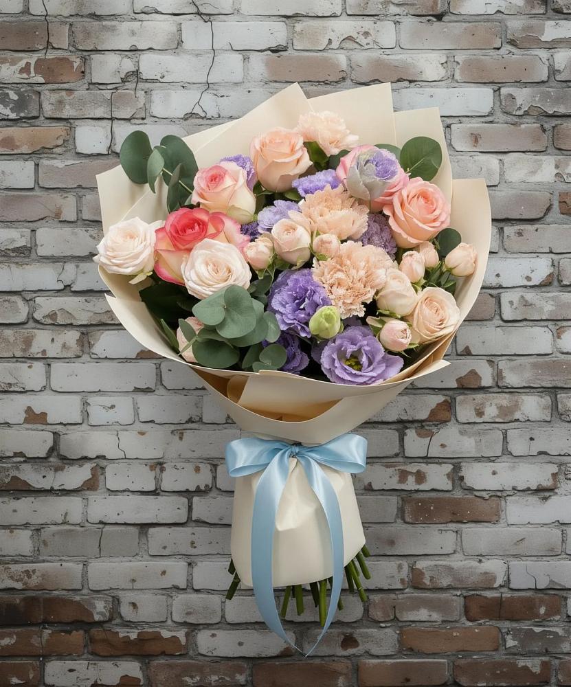 Букет цветов из: Розы, Лизиантусы и Гвоздики в Снегирях