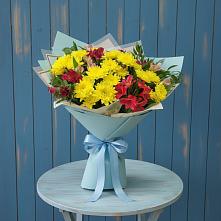 Букет цветов из:  Альстромерии и Хризантемы в Снегирях