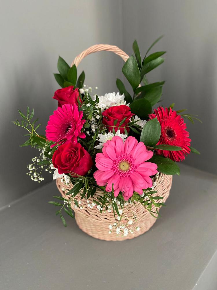 Цветочная композиция из Розы, Хризантемы и Герберы в корзине в Снегирях