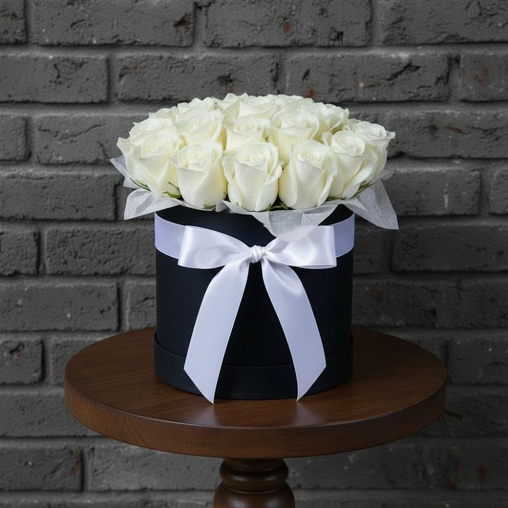 Цветочная композиция из Розы в шляпной коробке в Снегирях