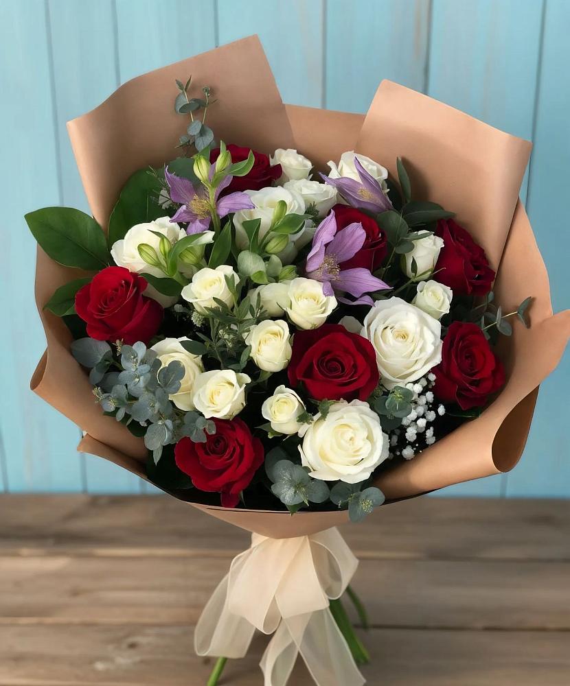 Букет цветов из: Розы и Альстромерии в Снегирях