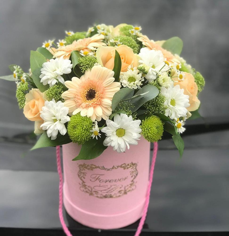 Цветочная композиция из Розы, Герберы и Хризантемы в шляпной коробке в Снегирях