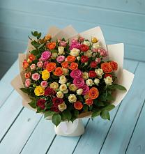 Букет Микс из разноцветных кустовых роз в Снегирях