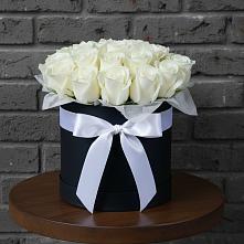 Цветочная композиция из Розы в шляпной коробке в Снегирях