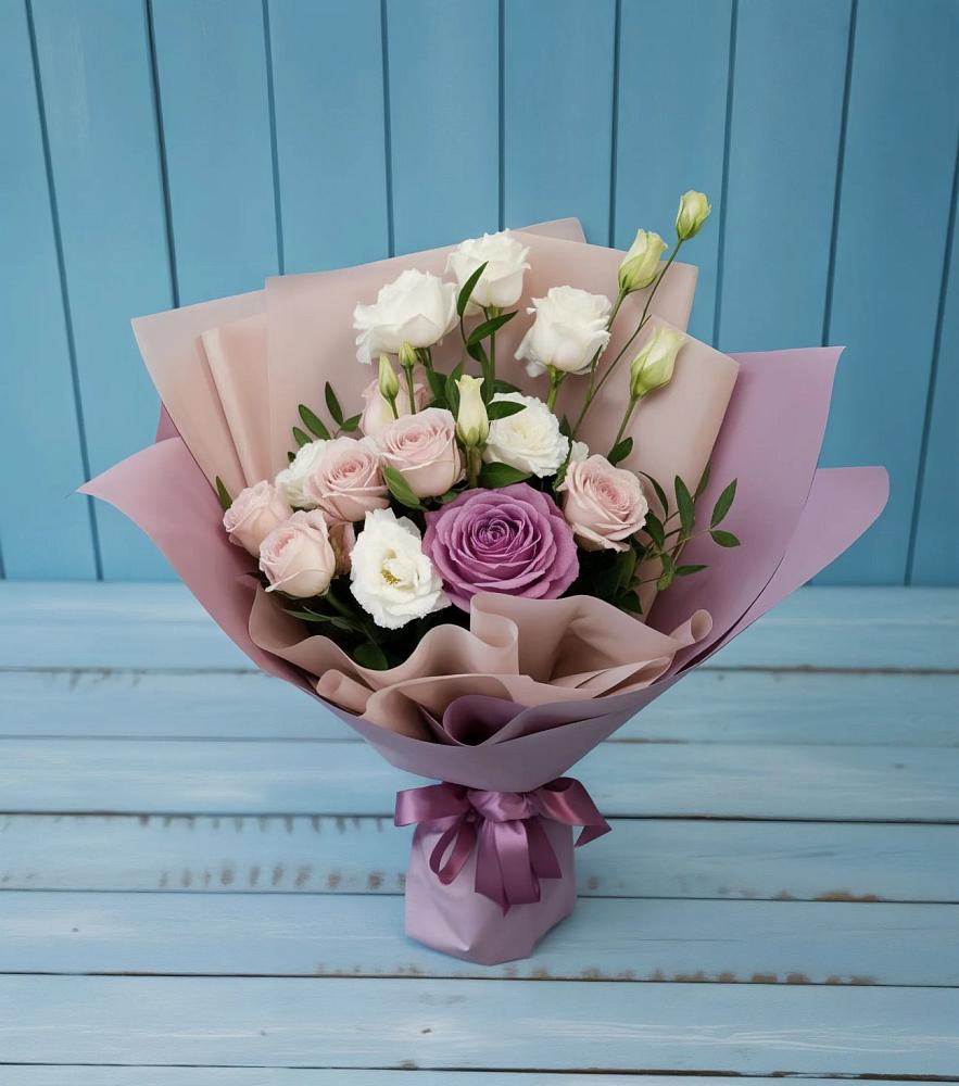 Букет цветов из: Розы и Лизиантусы в Снегирях