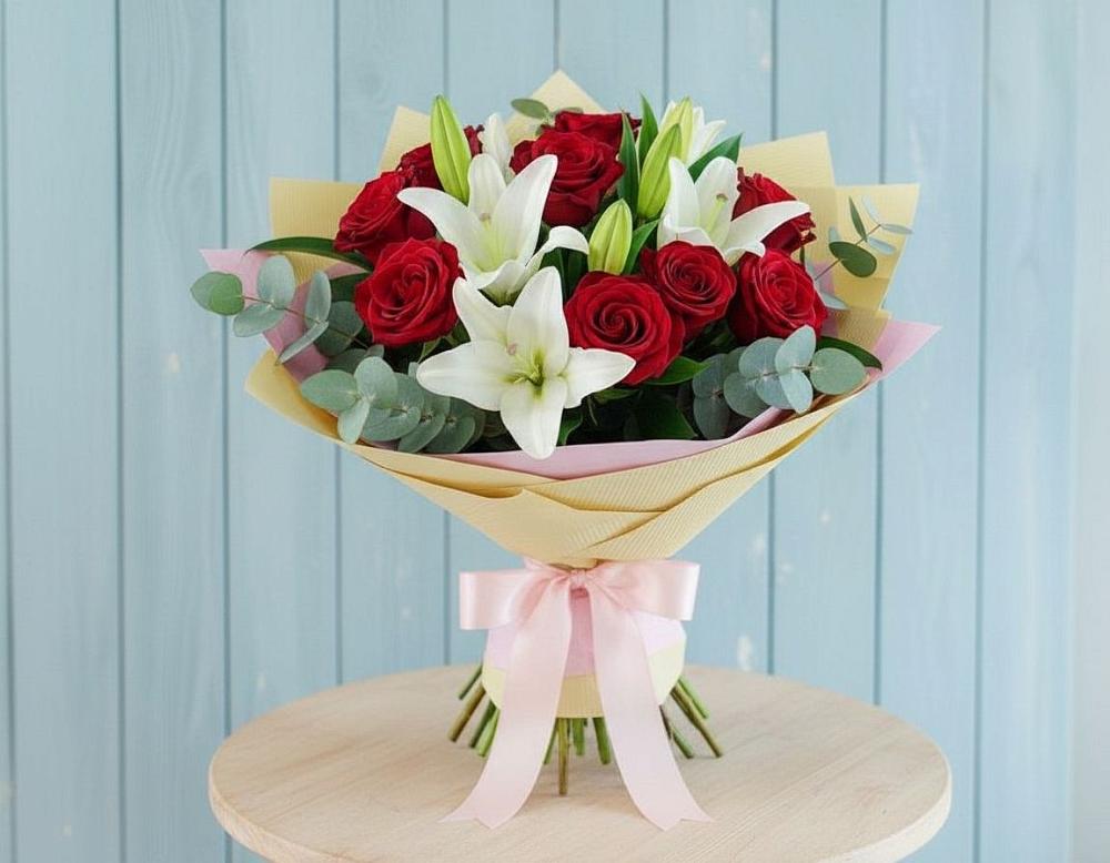 Букет цветов из: Лилии и Розы в Снегирях